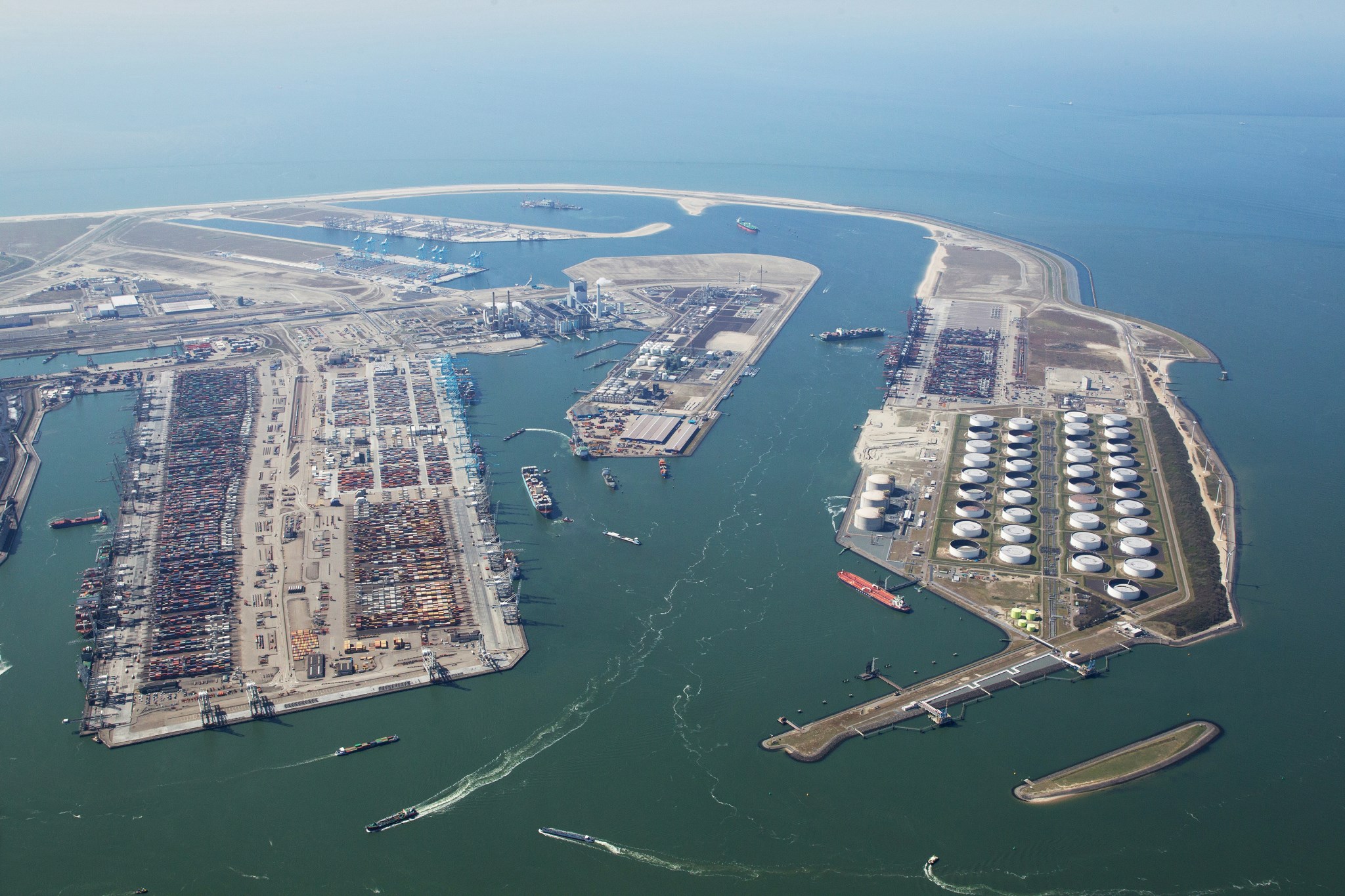 APM Rotterdam barge terminal Maasvlakte 1 Port of Rotterdam | StigΔ